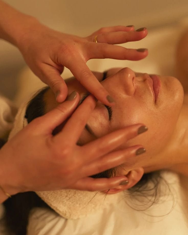 Relaxing facial massage at Sasha Beauty Salon for skin rejuvenation and wellness.
